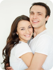 image of happy couple thanks to hypnosis